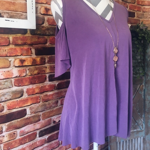Jodifl Tops - 🎉Host Pick🎉 Jodifl Modal Cold Shoulder Top 💜